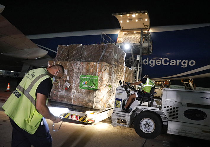 Foto Llegan a España 300 respiradores donados por Iberdrola para reforzar la capacidad de respuesta frente al COVID-19